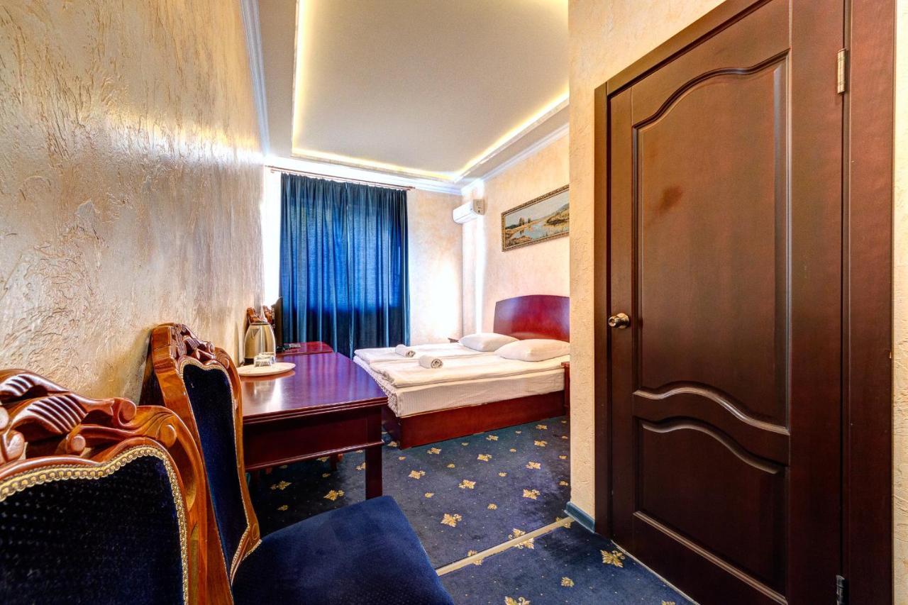 Hotel Kiev Lomakin Exteriör bild